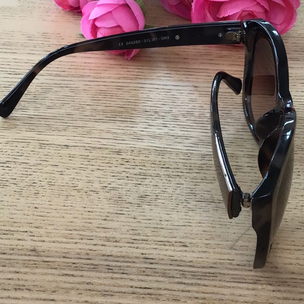 Tortoiseshell sunglasses - Picture 5 of 8